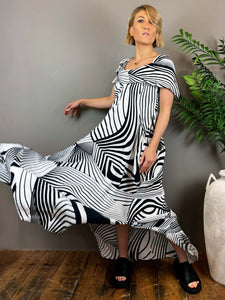 Monochrome Geometric Print Maxi Dress - PAKA10 Blue Woman